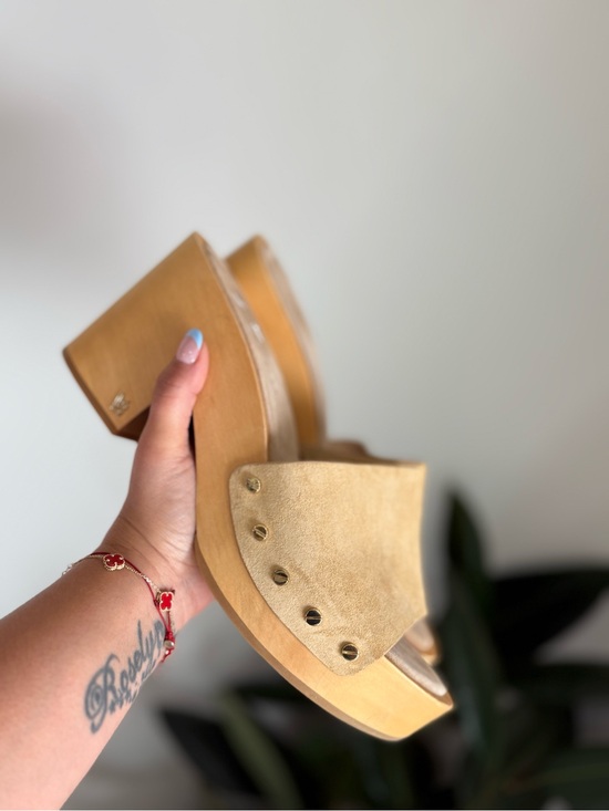 Veronica Beard Shoes - Veronica Beard Hannalee Desert Suede Sandals 10